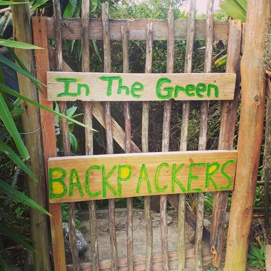 In The Green Backpackers Morgans Bay Exterior foto